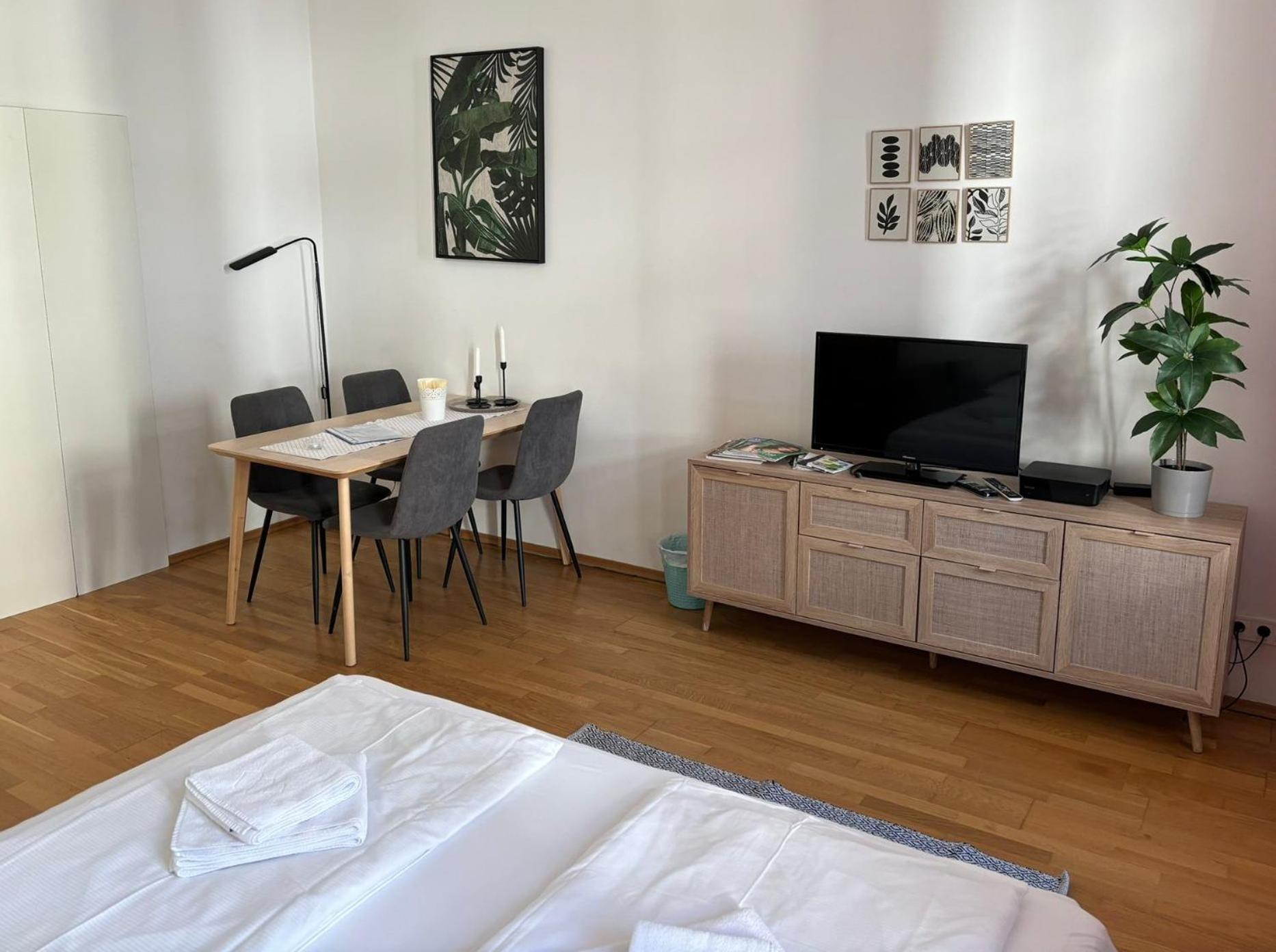 Casa Nostra - Helle Wohnung - Direkt Am Augarten Vienna Luaran gambar